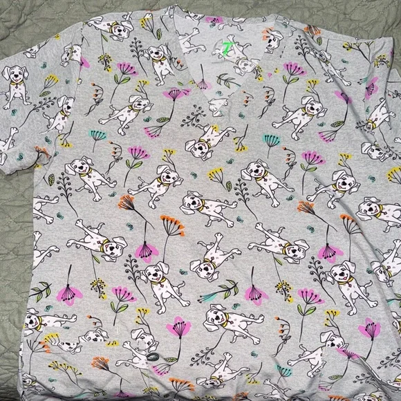 Colorful Patterned Scrub Tops - Bundle Size Large - Picture 9 of 12